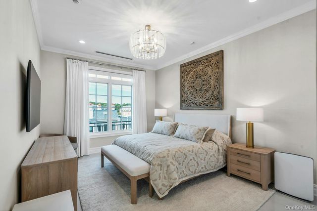 3000 Royal Court 3306 PH, North Hills, NY 11040