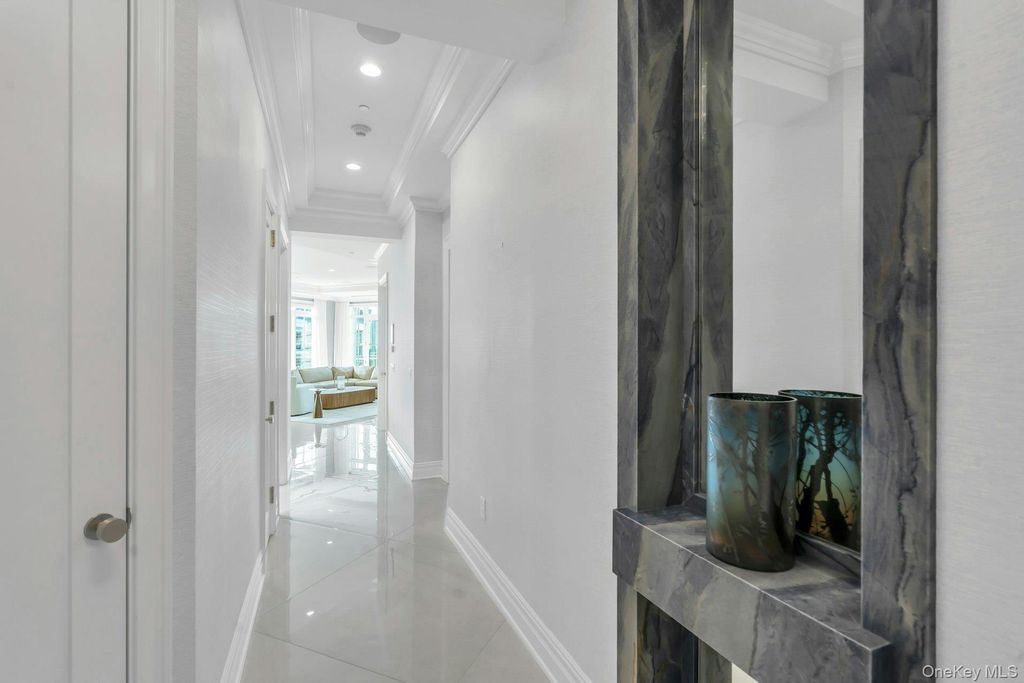 3000 Royal Court 3306 PH, North Hills, NY 11040