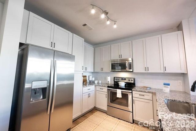 425 W Trade Street 2DR, Charlotte, NC 28203