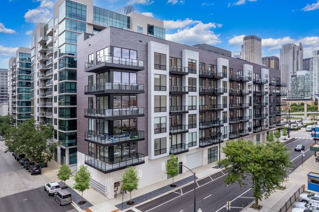 812 W Adams Street 205, Chicago, IL 60607