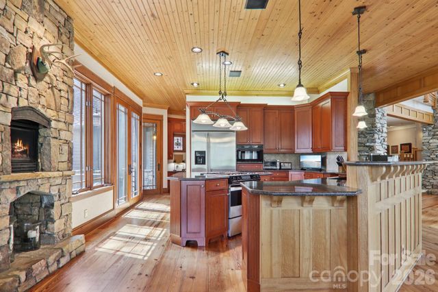 46 Mills Creek Drive, Lake Toxaway, NC 28747
