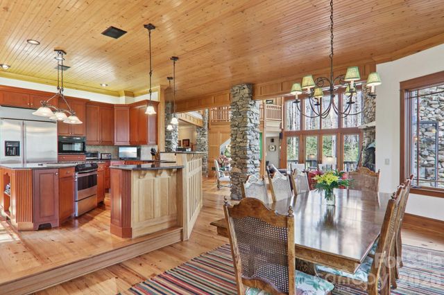 46 Mills Creek Drive, Lake Toxaway, NC 28747