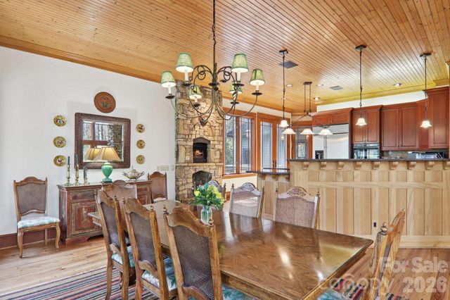46 Mills Creek Drive, Lake Toxaway, NC 28747
