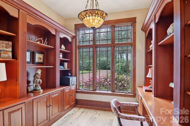46 Mills Creek Drive, Lake Toxaway, NC 28747
