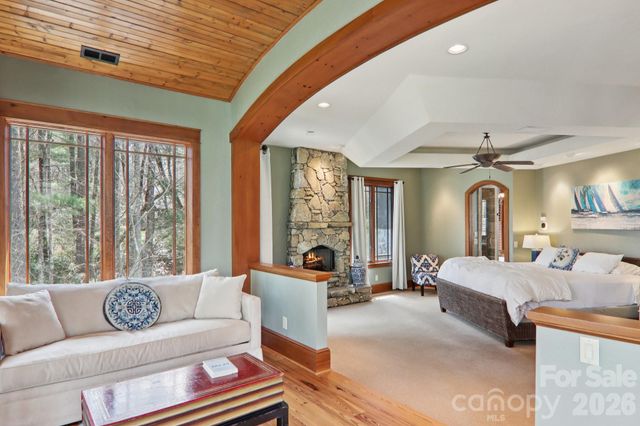 46 Mills Creek Drive, Lake Toxaway, NC 28747
