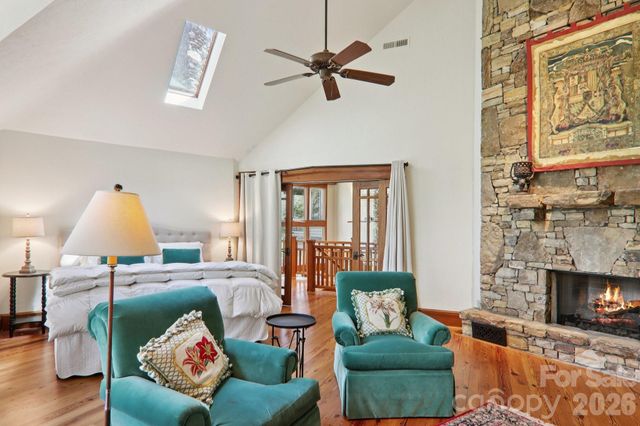 46 Mills Creek Drive, Lake Toxaway, NC 28747