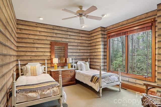 46 Mills Creek Drive, Lake Toxaway, NC 28747