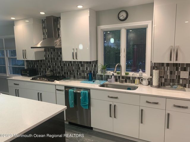 293 Lawrence Avenue, Oakhurst, NJ 07755