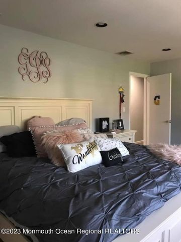 293 Lawrence Avenue, Oakhurst, NJ 07755