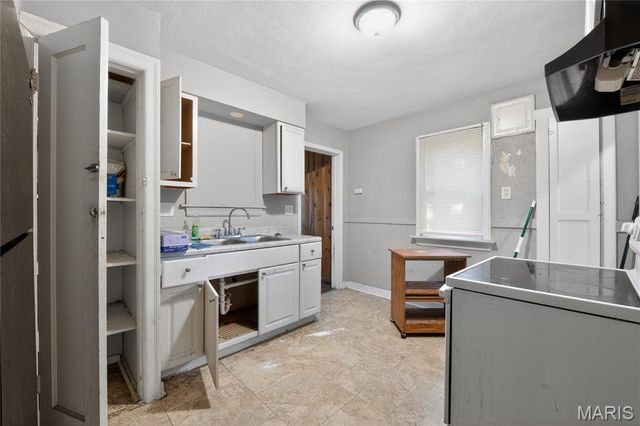 615 Derinda Avenue, St Louis, MO 63135