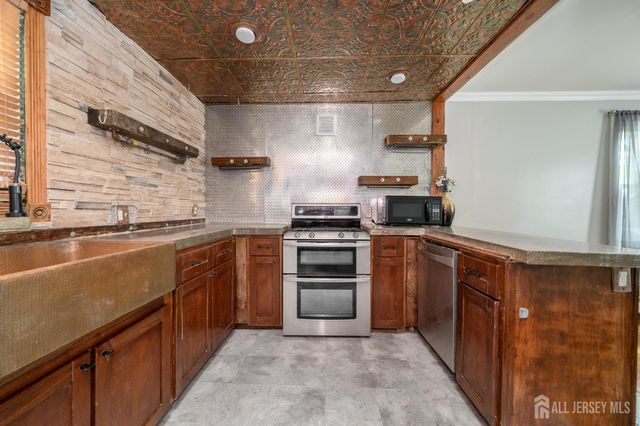 212 Echo Avenue, Edison, NJ 08837