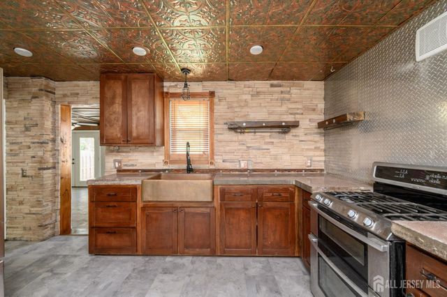 212 Echo Avenue, Edison, NJ 08837