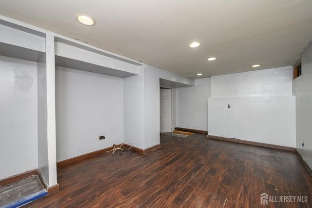 212 Echo Avenue, Edison, NJ 08837