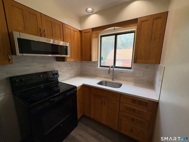 28-32 Starr Avenue 9, Danbury, CT 06811