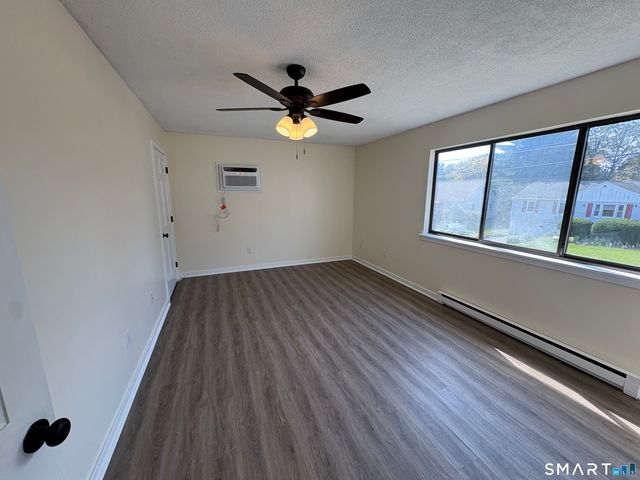 28-32 Starr Avenue 9, Danbury, CT 06811