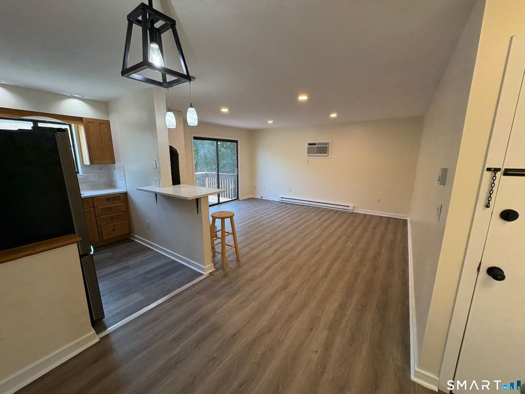 28-32 Starr Avenue 9, Danbury, CT 06811