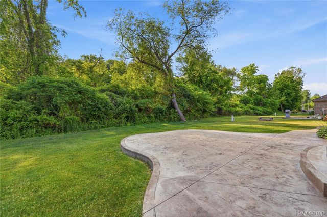 38124 Cobble Creek Court, Sterling Heights, MI 48312