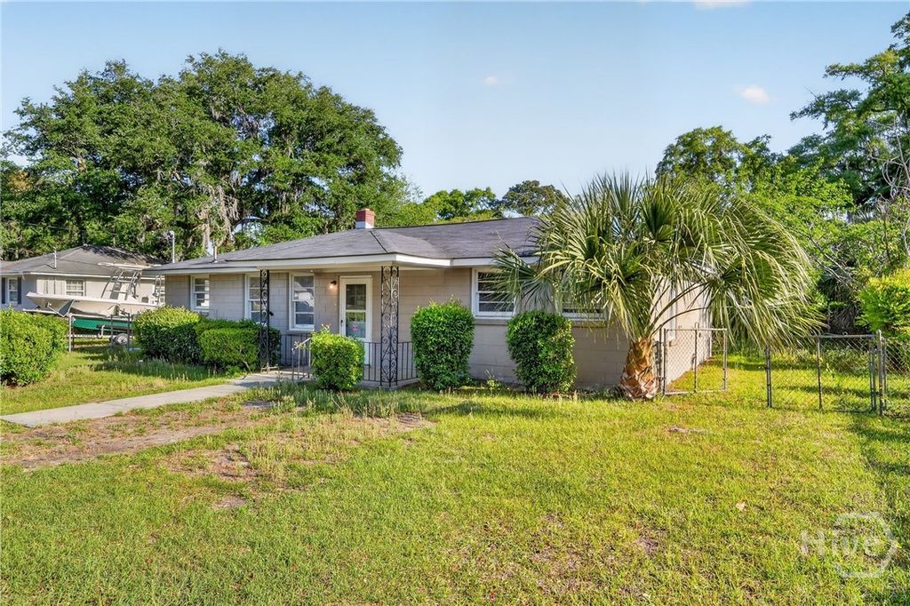 Image 2 of property listing at 2624 Aimar Avenue, Savannah, GA 31406