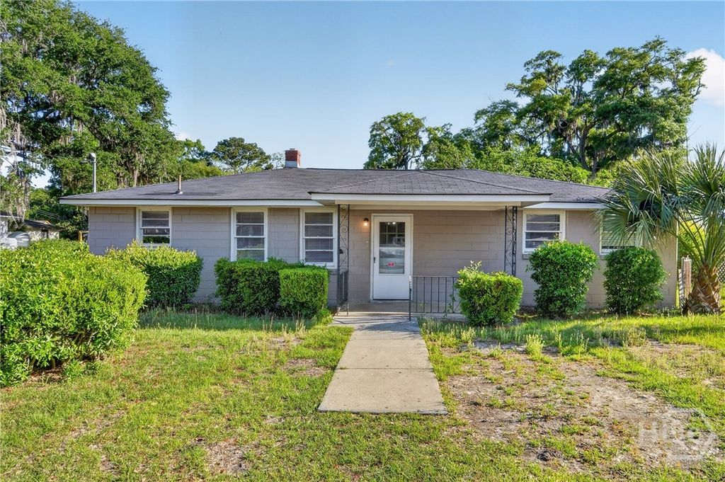 Image 3 of property listing at 2624 Aimar Avenue, Savannah, GA 31406