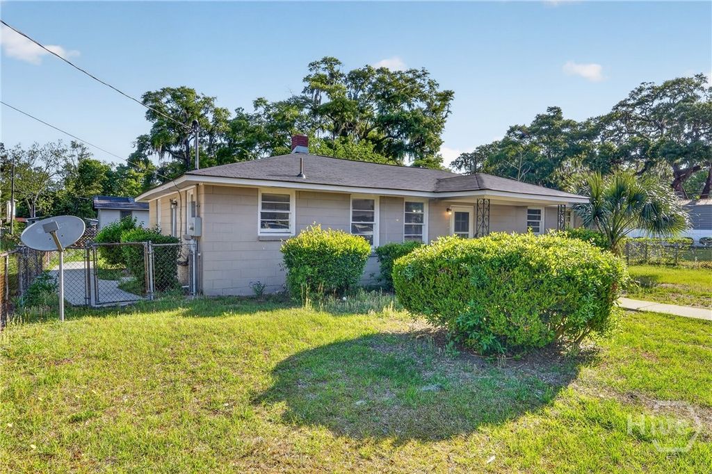 Image 4 of property listing at 2624 Aimar Avenue, Savannah, GA 31406