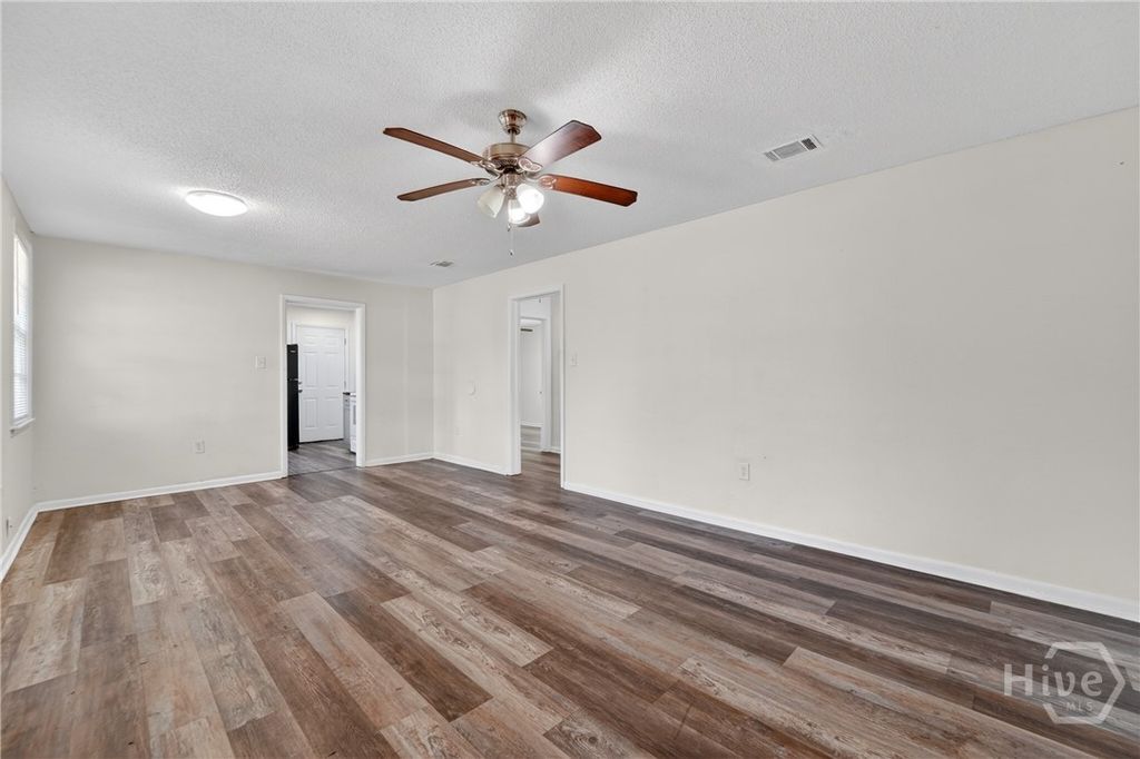 Image 5 of property listing at 2624 Aimar Avenue, Savannah, GA 31406