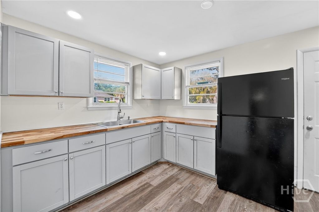 Image 7 of property listing at 2624 Aimar Avenue, Savannah, GA 31406