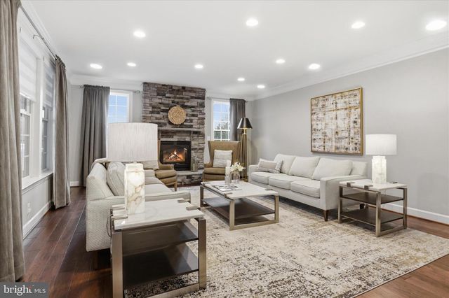 23044 CREIGHTON FARMS DR, Leesburg, VA 20175