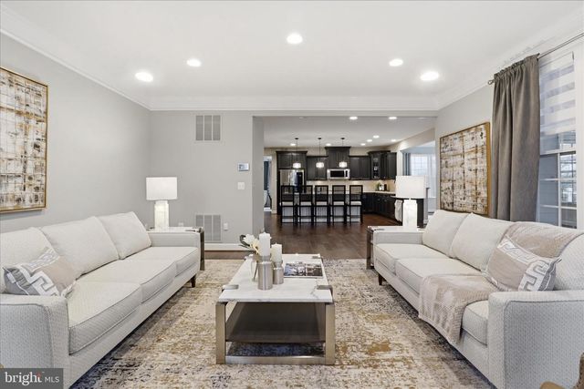 23044 CREIGHTON FARMS DR, Leesburg, VA 20175