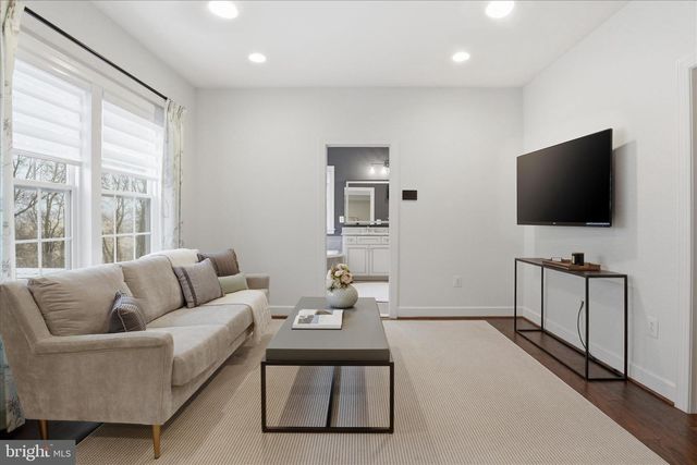 23044 CREIGHTON FARMS DR, Leesburg, VA 20175