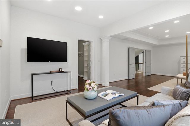 23044 CREIGHTON FARMS DR, Leesburg, VA 20175