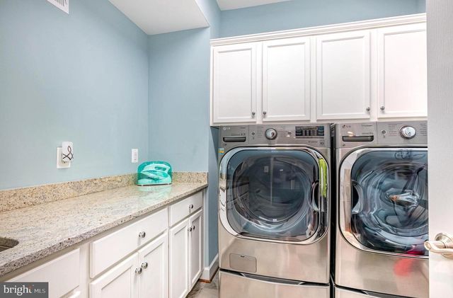 23044 CREIGHTON FARMS DR, Leesburg, VA 20175