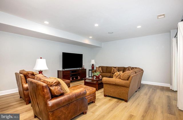 23044 CREIGHTON FARMS DR, Leesburg, VA 20175