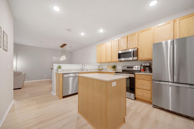 739 Maple Hills Drive I, Maplewood, MN 55117