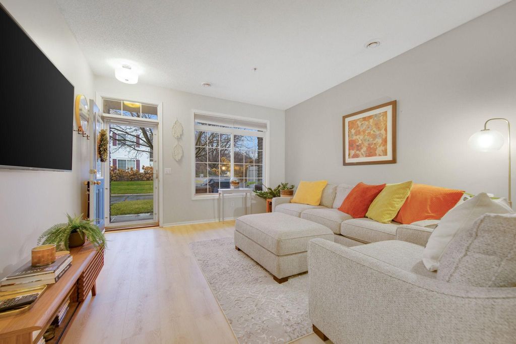 739 Maple Hills Drive I, Maplewood, MN 55117