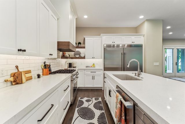 5754 Gallery Court, West Des Moines, IA 50266