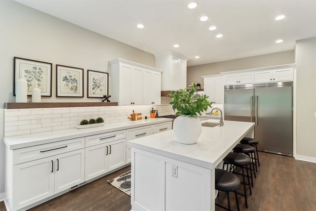 5754 Gallery Court, West Des Moines, IA 50266