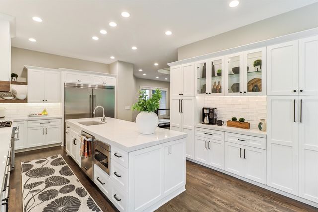 5754 Gallery Court, West Des Moines, IA 50266