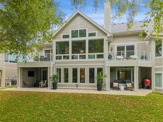 5754 Gallery Court, West Des Moines, IA 50266