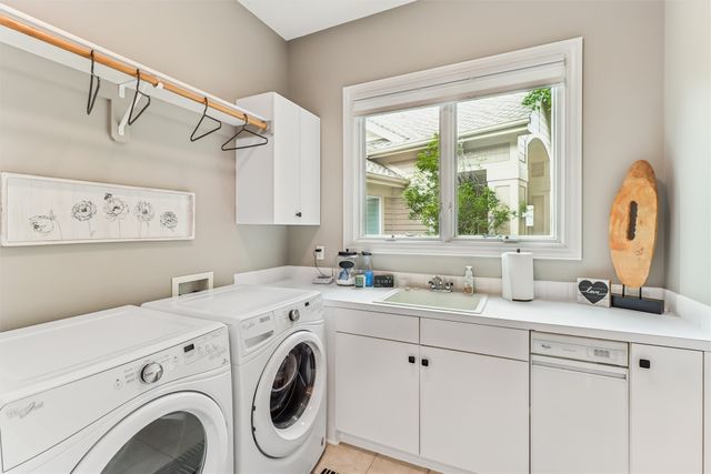 5754 Gallery Court, West Des Moines, IA 50266