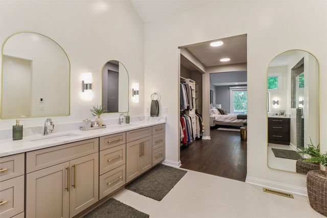 5754 Gallery Court, West Des Moines, IA 50266