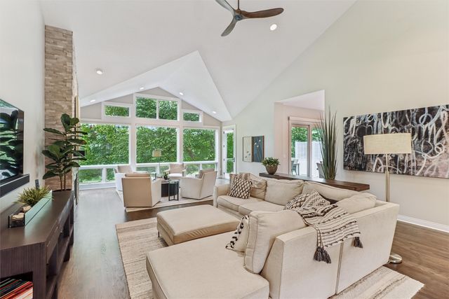 5754 Gallery Court, West Des Moines, IA 50266