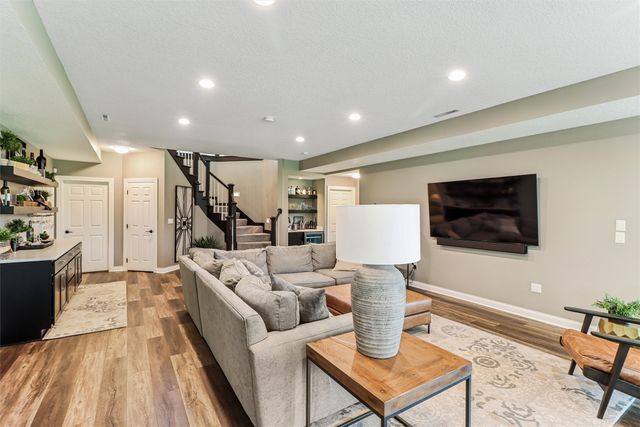 5754 Gallery Court, West Des Moines, IA 50266