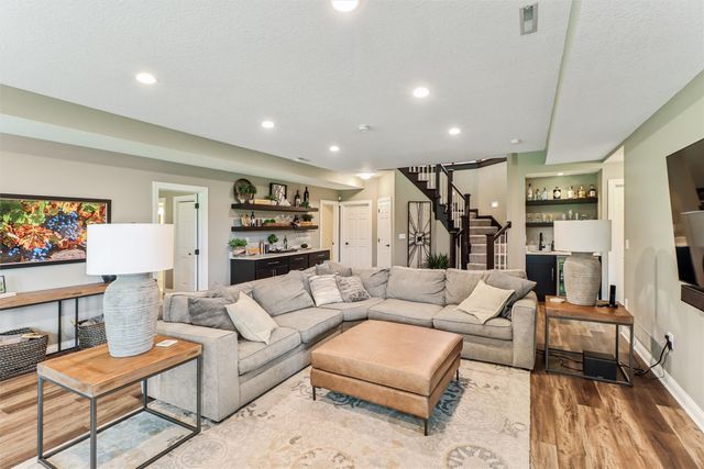 5754 Gallery Court, West Des Moines, IA 50266