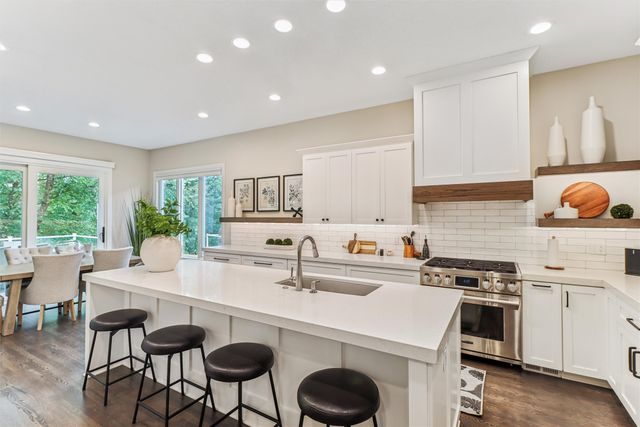 5754 Gallery Court, West Des Moines, IA 50266