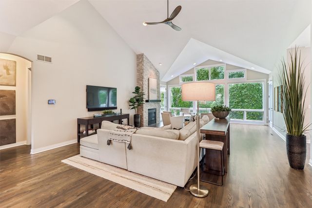 5754 Gallery Court, West Des Moines, IA 50266