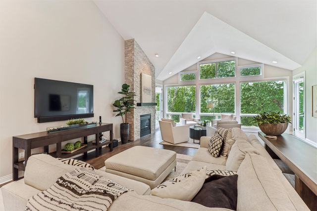 5754 Gallery Court, West Des Moines, IA 50266