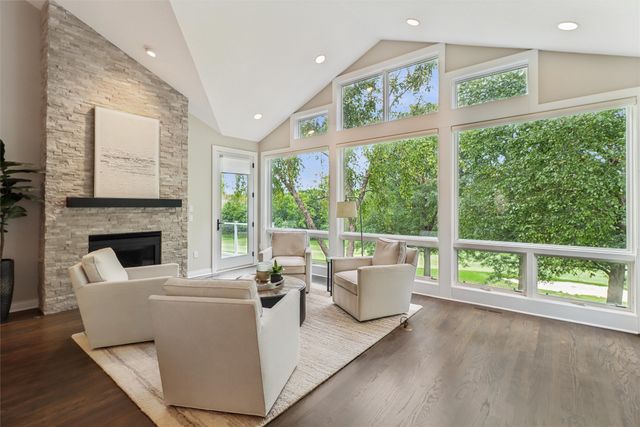 5754 Gallery Court, West Des Moines, IA 50266