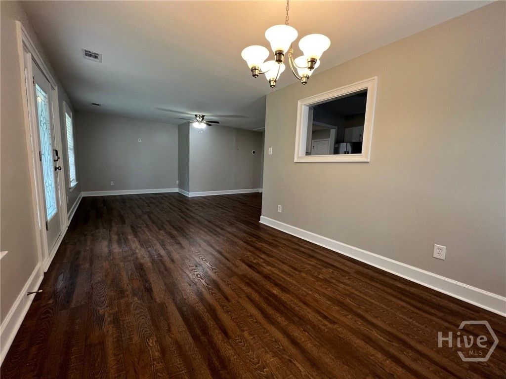 Image 2 of property listing at 826 E 33rd Street, Savannah, GA 31401