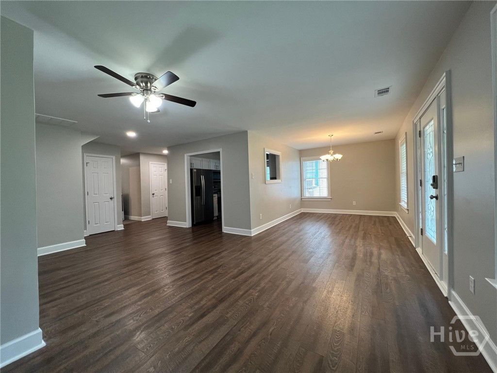 Image 5 of property listing at 826 E 33rd Street, Savannah, GA 31401