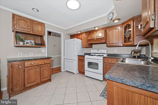 2614 EXETER RD, Wilmington, DE 19810